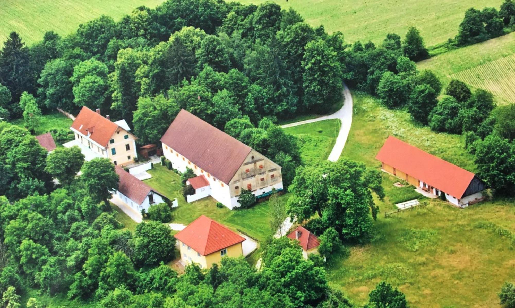 Skorianzhof Hotell Eberndorf Exteriör bild