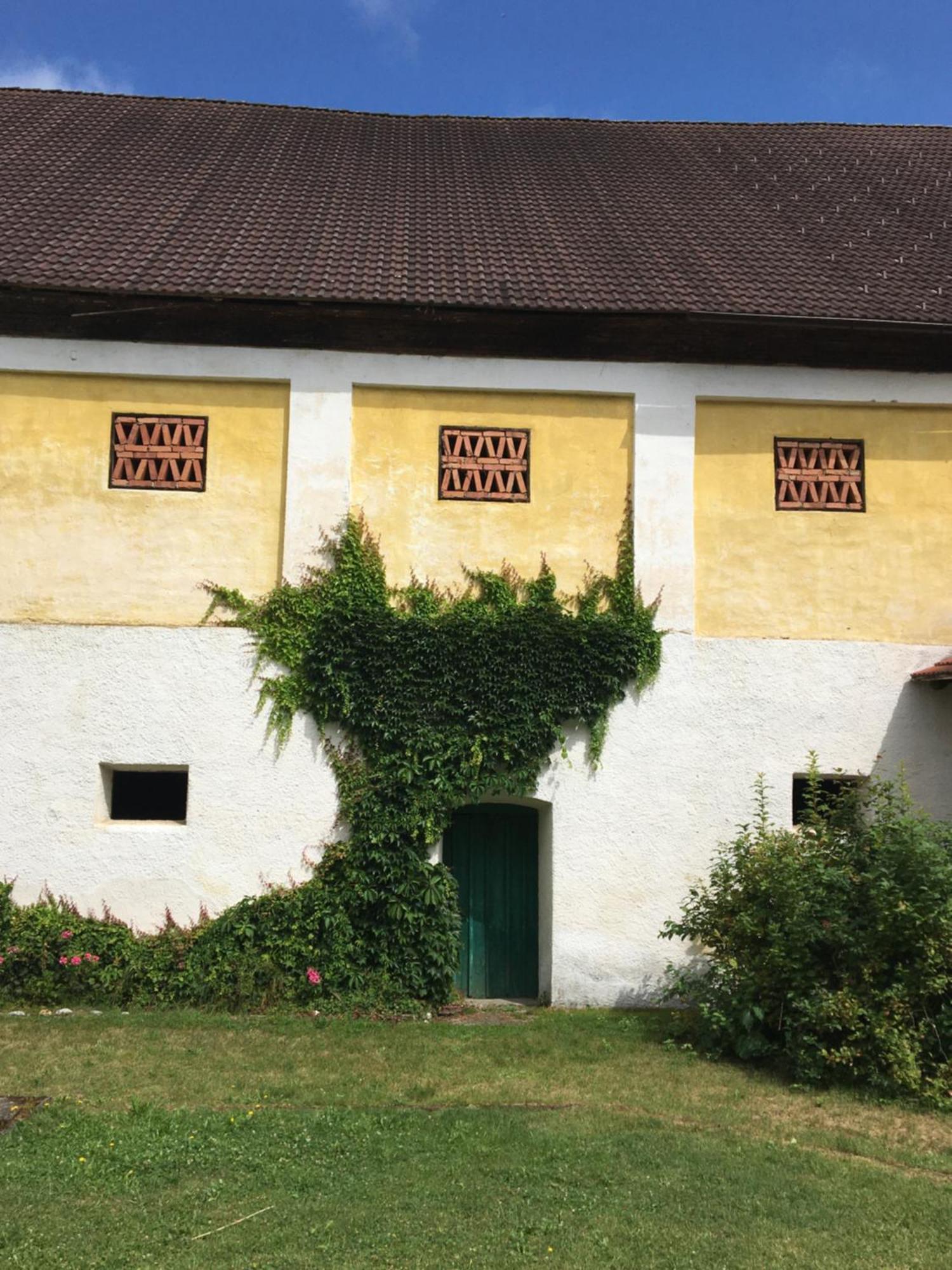 Skorianzhof Hotell Eberndorf Exteriör bild